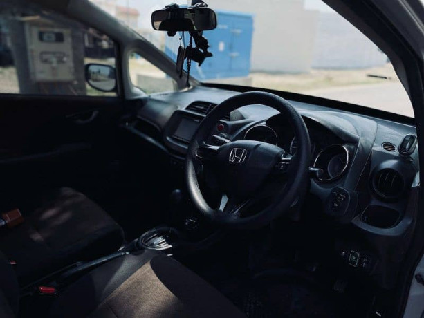 honda-fit-2013-big-17