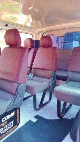 toyota-hiace-2013-big-5
