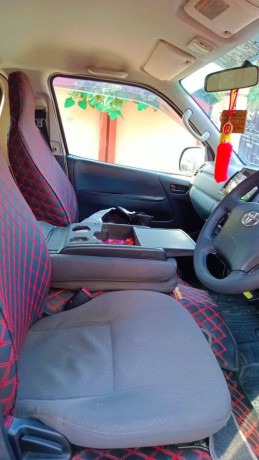 toyota-hiace-2013-big-4