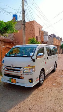 toyota-hiace-2013-big-1