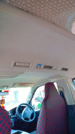 toyota-hiace-2013-big-9