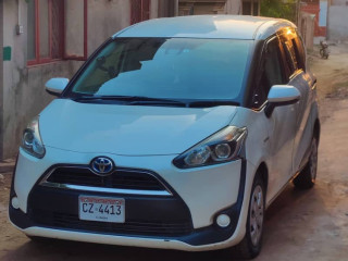 toyota-sienta-15-hybrid-2016