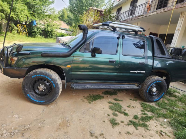 toyota-hilux-2005-big-0