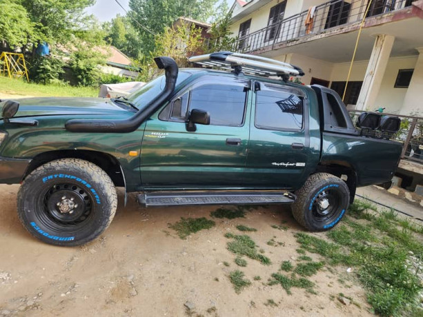 toyota-hilux-2005-big-1