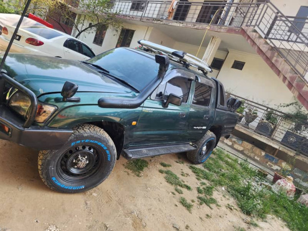 toyota-hilux-2005-big-5