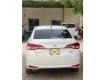 toyota-yaris-2022-small-1