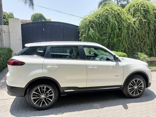 proton-x70-premium-fwd-2022-big-6