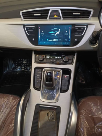 proton-x70-premium-fwd-2022-big-19