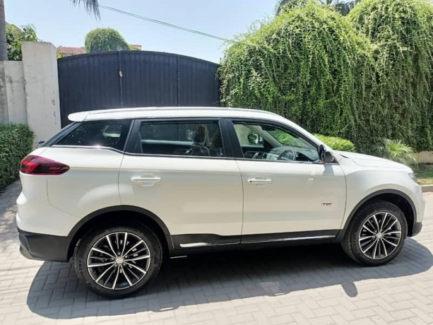 proton-x70-premium-fwd-2022-big-5