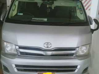 toyota-hiace-grand-cabin-2012