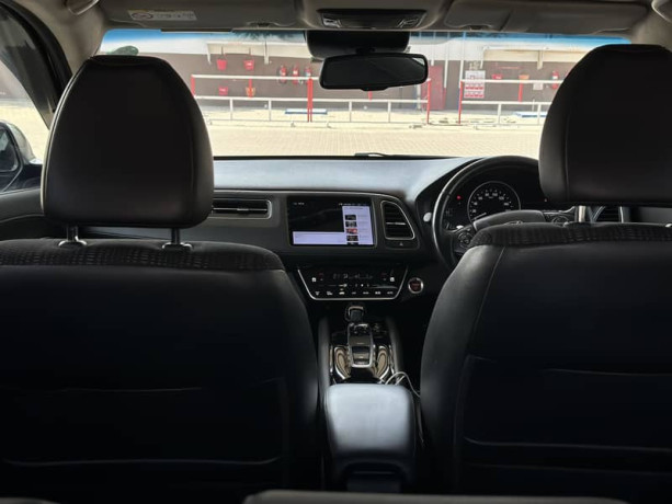 20172122-honda-vezel-z-package-big-2