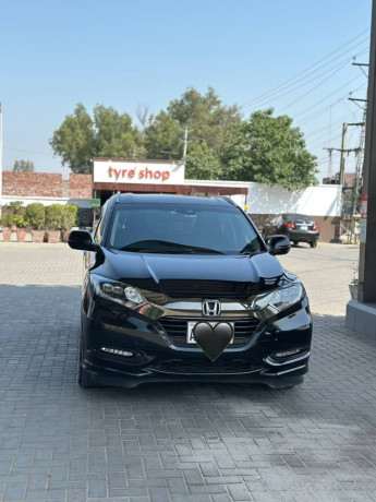 20172122-honda-vezel-z-package-big-3