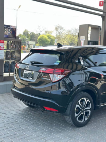 20172122-honda-vezel-z-package-big-6