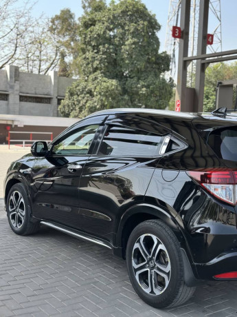 20172122-honda-vezel-z-package-big-9