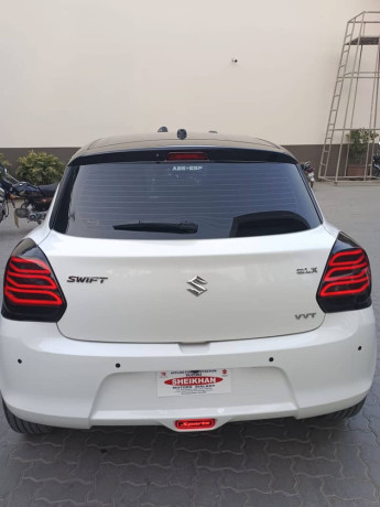 suzuki-swift-2024-glx-big-8