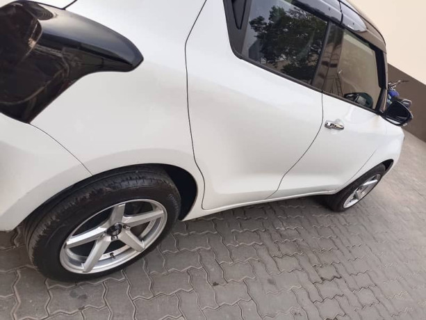 suzuki-swift-2024-glx-big-2