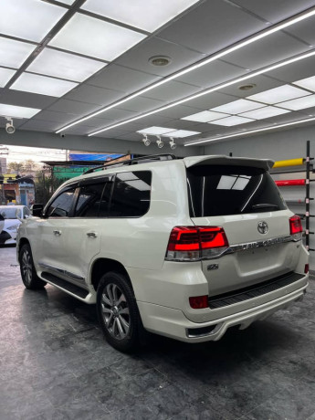 toyota-land-cruiser-v8-ax-package-big-5