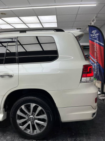 toyota-land-cruiser-v8-ax-package-big-7