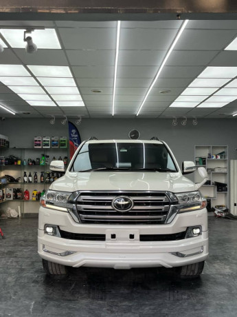 toyota-land-cruiser-v8-ax-package-big-0