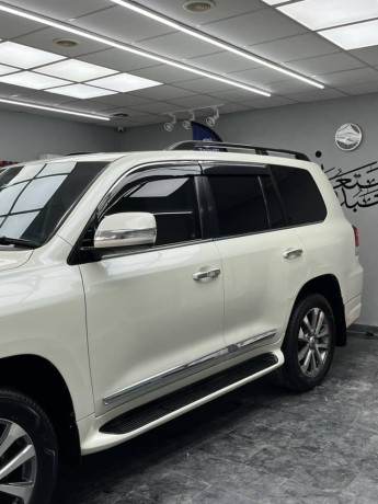 toyota-land-cruiser-v8-ax-package-big-2