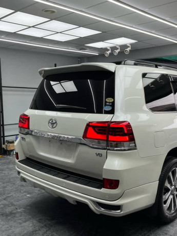toyota-land-cruiser-v8-ax-package-big-17