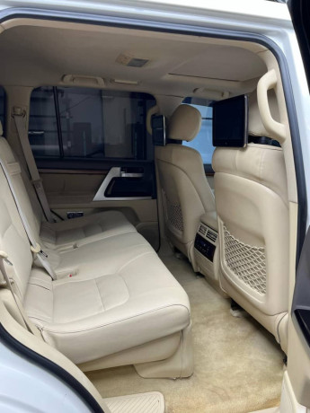 toyota-land-cruiser-v8-ax-package-big-13
