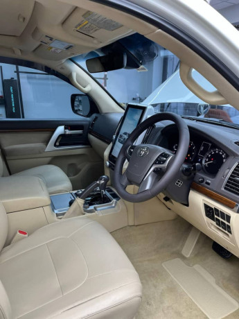 toyota-land-cruiser-v8-ax-package-big-10