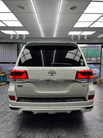 toyota-land-cruiser-v8-ax-package-big-4