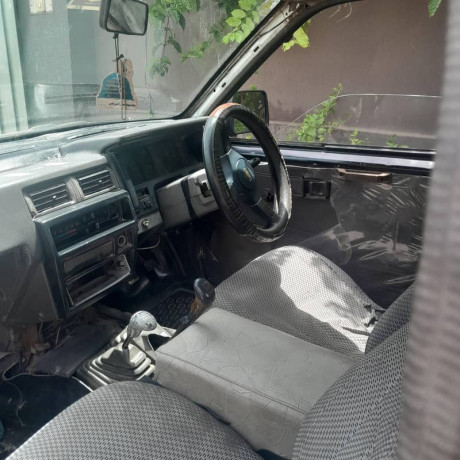 mitsubishi-nissan-double-cabin-44-powerful-engine-big-4