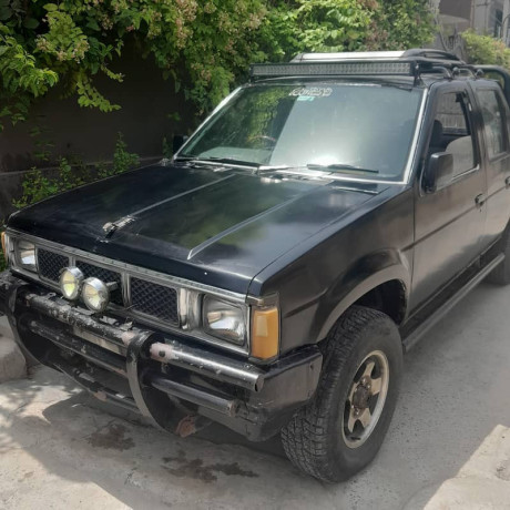 mitsubishi-nissan-double-cabin-44-powerful-engine-big-0