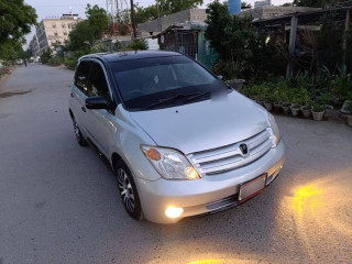 toyota-ist-2003
