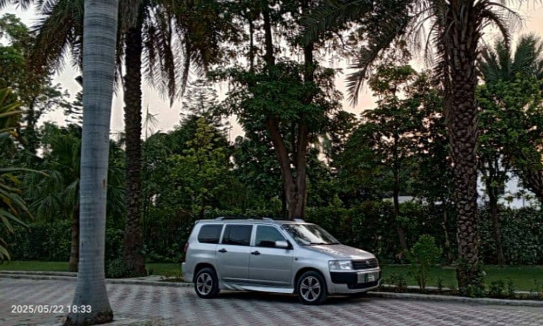 toyota-probox-2012-big-0