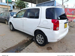 toyota-raum-2006