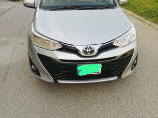 toyota-yaris-2021