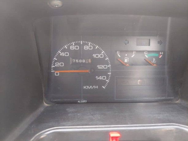 suzuki-mehran-vxr-2014-big-13