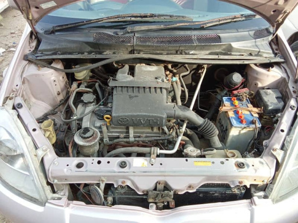 toyota-vitz-1999-big-5