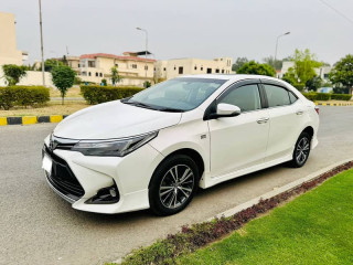 toyota-corrolla-grande-18-blackroom