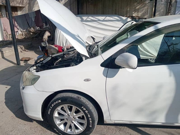 toyota-corolla-axio-2007-big-11
