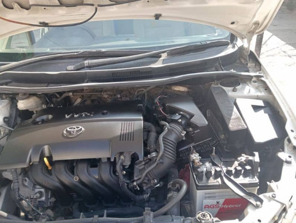 toyota-corolla-axio-2007-big-14