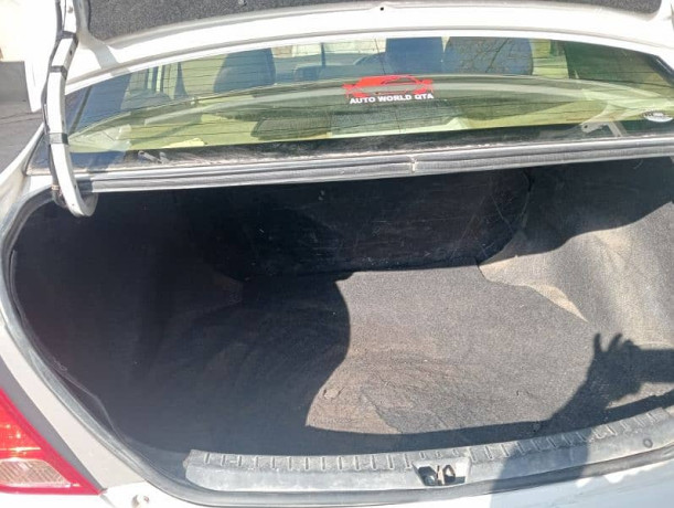 toyota-corolla-axio-2007-big-9