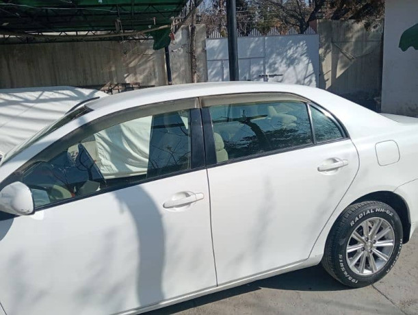 toyota-corolla-axio-2007-big-10