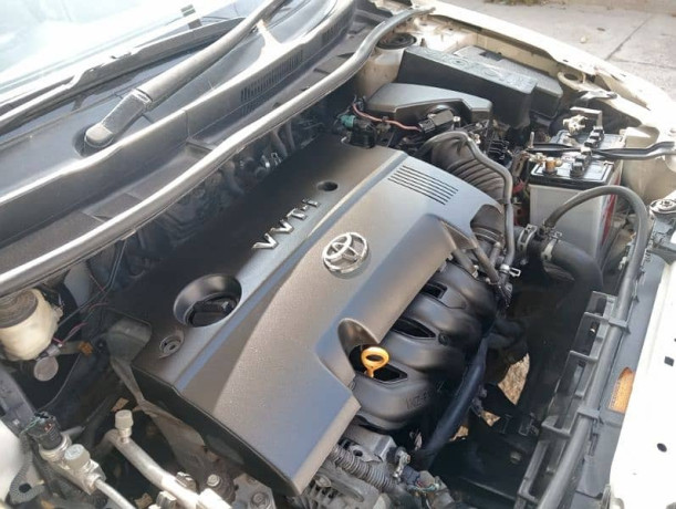 toyota-corolla-axio-2007-big-12
