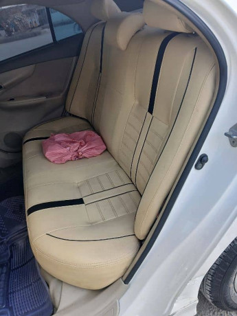 toyota-corolla-axio-2007-big-13