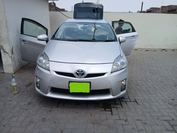 toyota-prius-2014-big-1