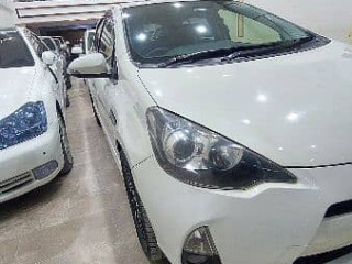 toyota-aqua-2014