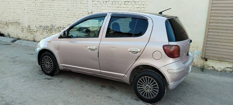 toyota-vitz-2003-big-0