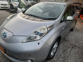 nissan-leaf-2011-electric