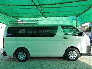 toyota-hiace-2013