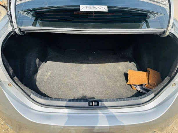 toyota-corolla-gli-automatic-13-vvti-2016-big-7