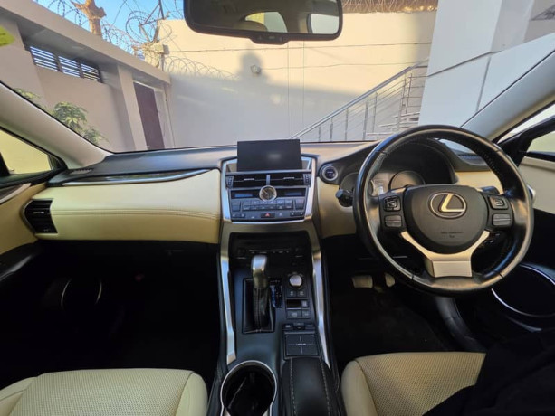 lexus-nx300-2016-big-7